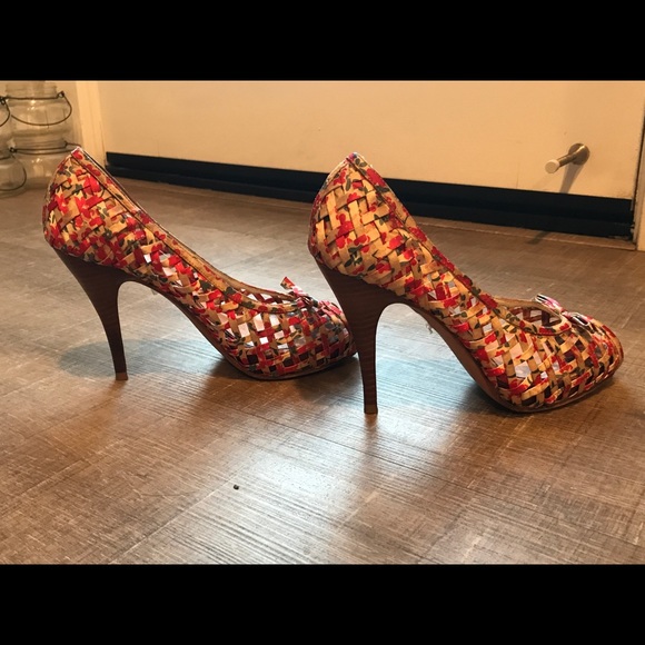 🛑 SOLD! Peep Toe Pumps w/ Floral Pattern & Bow 🛑 - Picture 9 of 11